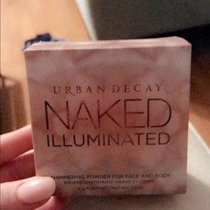 NAKED Illuminated shimmering powder for face &body